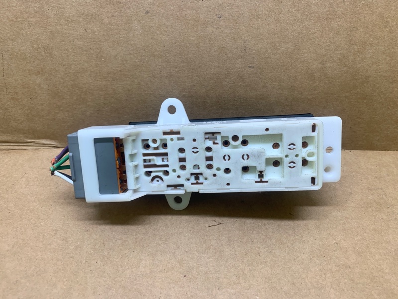 Кнопка регулировки сиденья правая 6 GH 07-12 2008 2.5 L (L5-VE)