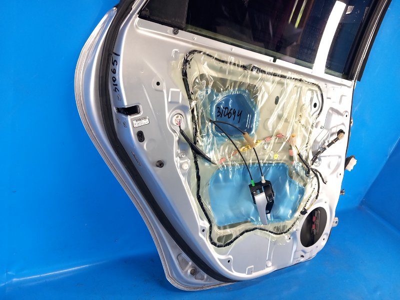 Дверь задняя левая PRIUS - 30 09-17 2010 ZVW30