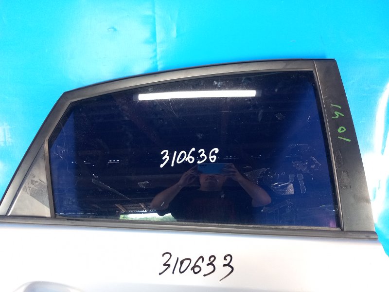 Стекло двери заднее правое TOYOTA PRIUS - 30 09-17 2010 ZVW30 6810347051 Б/У