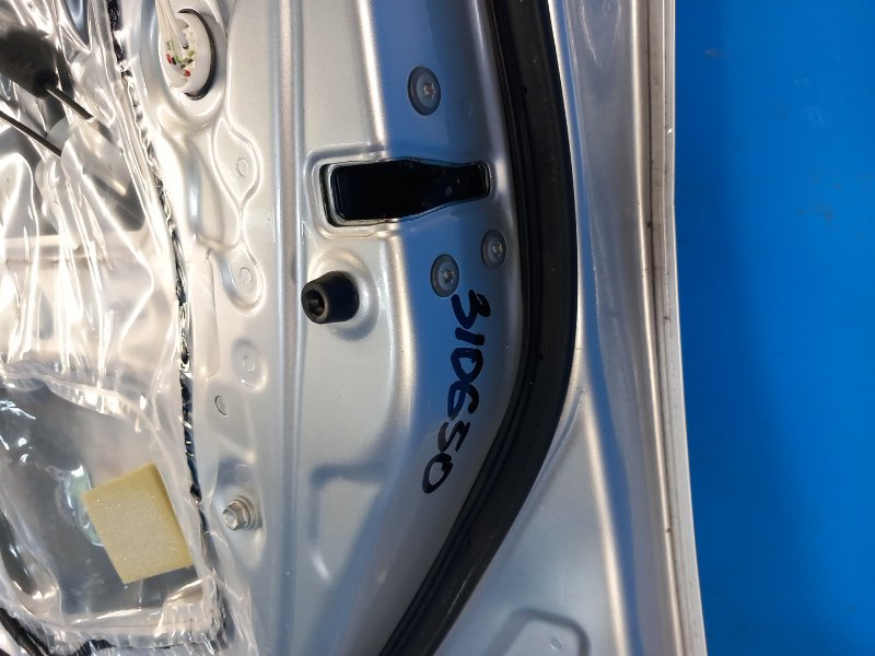 Запчасть замок двери передний правый TOYOTA PRIUS - 30 09-17 2010 ZVW30 6903047060 Б/У Замок двери передний правый TOYOTA PRIUS - 30 09-17 2010 ZVW30 6903047060 Б/У