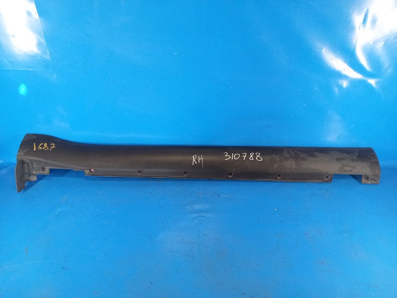 Накладка порога наружная правая KIA SOUL PS 13-19 2016 1.6 G4FD 87754-B2000 Б/У