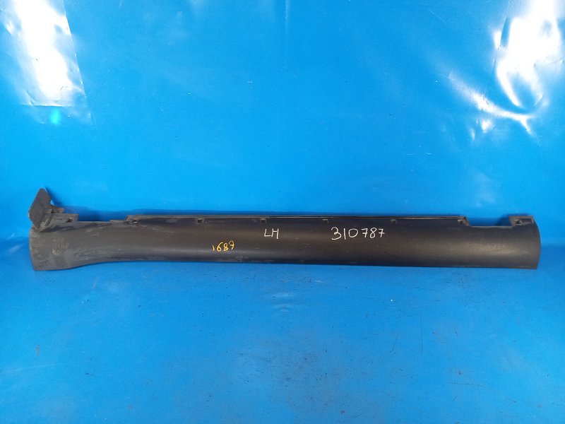 Накладка порога наружная левая KIA SOUL PS 13-19 2016 1.6 G4FD 87753-B2000 Б/У