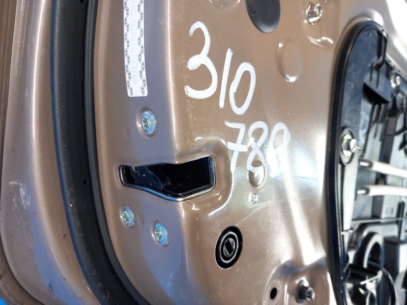 Запчасть замок двери задний левый KIA SOUL PS 13-19 2016 1.6 G4FD 81410B2000 Б/У Замок двери задний левый KIA SOUL PS 13-19 2016 1.6 G4FD 81410B2000 Б/У