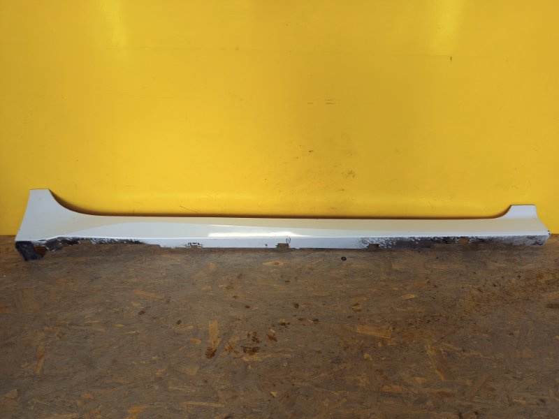 Накладка порога наружная правая NISSAN LEAF 18- 76850-6WL2C Б/У