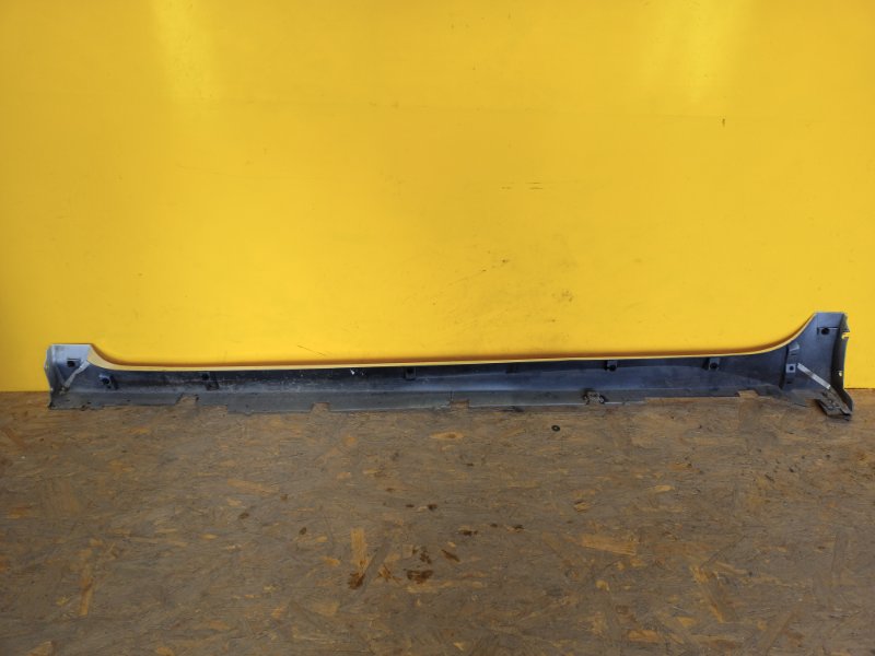 Накладка порога наружная правая NISSAN LEAF 18-