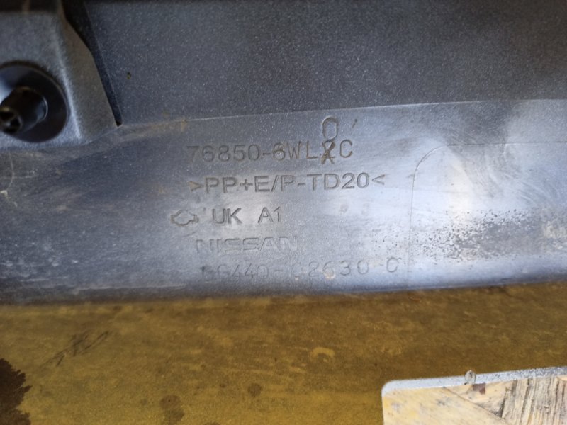 Накладка порога наружная правая LEAF 18-