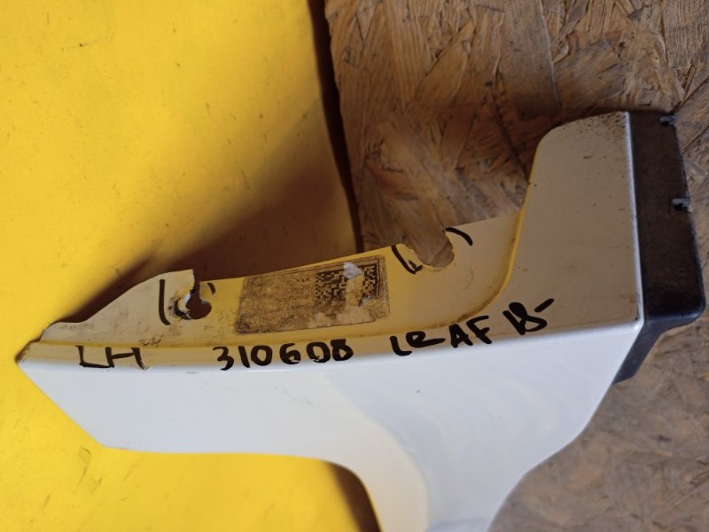 Накладка порога наружная левая LEAF 18- Накладка порога наружная левая LEAF 18-