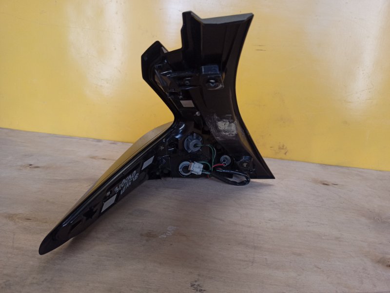 Фонарь наружный правый LEAF 18-