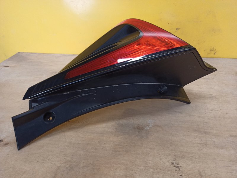 Фонарь наружный правый LEAF 18-