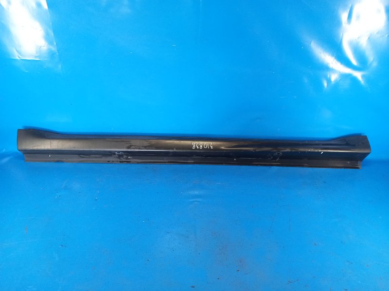 Накладка порога наружная правая MITSUBISHI OUTLANDER XL 05-13 2011 2.4 4B12 6512A256 Б/У