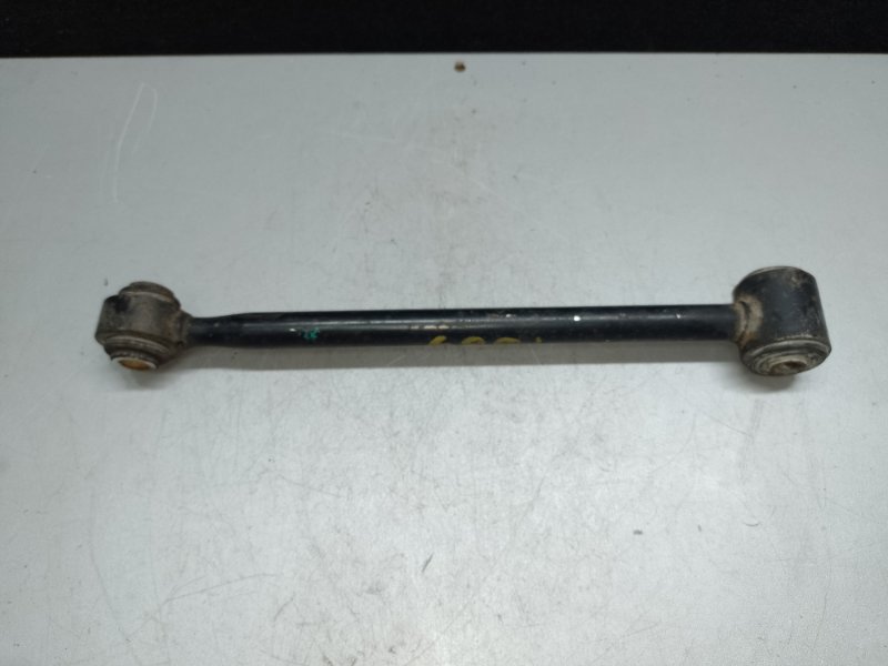 Рычаг задней подвески поперечный передний правый RX300 98-03 2001 3.0 1MZFE