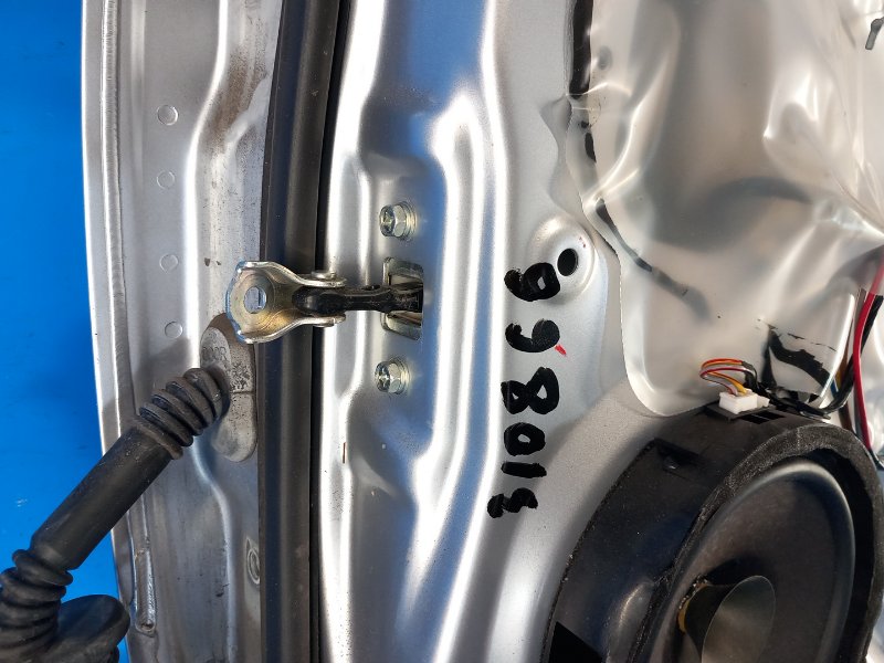 Ограничитель двери задний правый MITSUBISHI OUTLANDER XL 05-13 2011 2.4 4B12 5732A066 Б/У