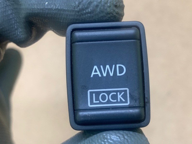 Кнопка включения полного привода NISSAN X-TRAIL/ROGUE T32 13-20 2015 2.5 QR25DE 25535-4BA0A Б/У