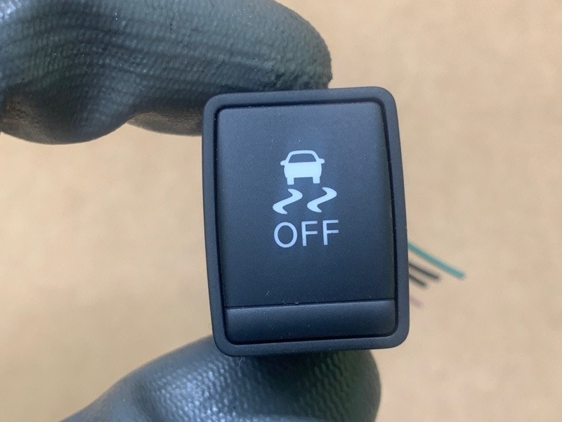 Кнопка курсовой устойчивости NISSAN X-TRAIL/ROGUE T32 13-20 2015 2.5 QR25DE 25145-3TA0A Б/У