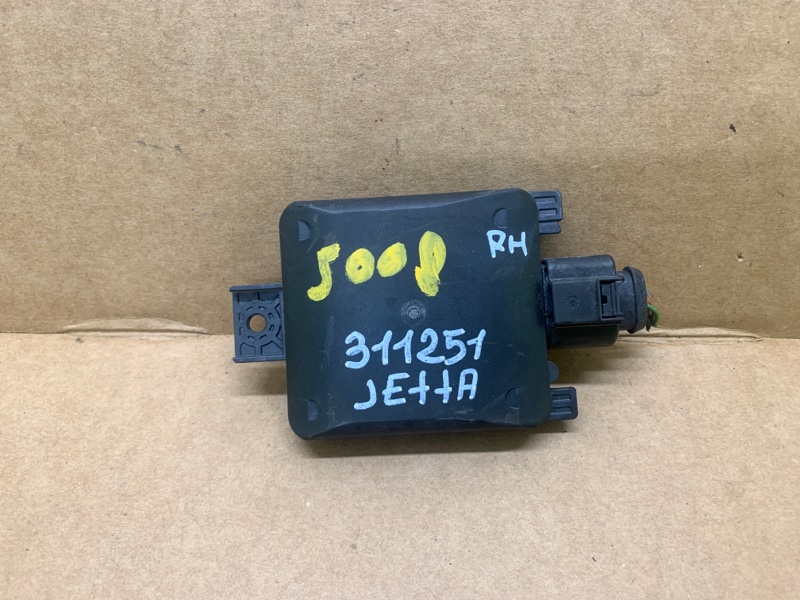 Датчик слепых зон задний правый VOLKSWAGEN JETTA USA 18- 2020 DJXA 1.4 2Q0 907 686 B Б/У