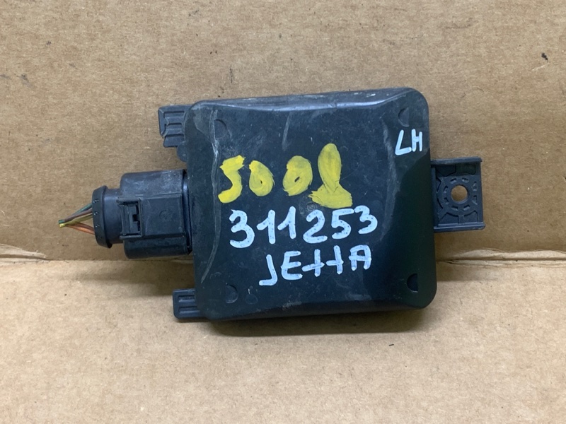 Датчик слепых зон задний левый VOLKSWAGEN JETTA USA 18- 2020 DJXA 1.4 2Q0 907 685 B Б/У