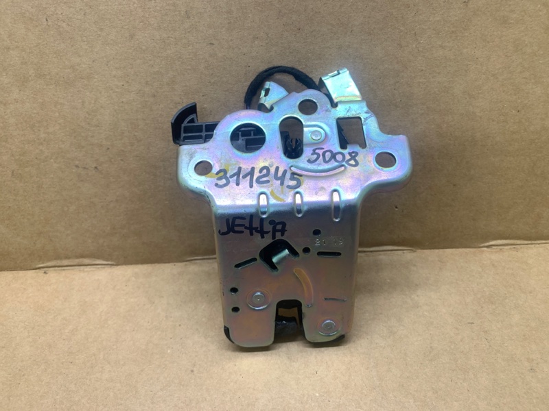 Замок крышки багажника VOLKSWAGEN JETTA USA 18- DJXA 1.4