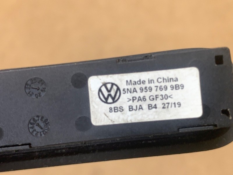 Блок кнопок памяти сидений VOLKSWAGEN JETTA USA 18- DJXA 1.4