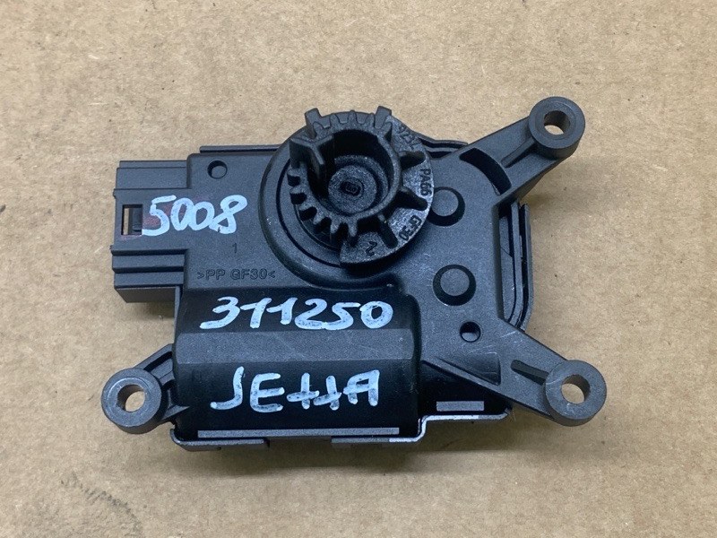 Моторчик заслонки печки VOLKSWAGEN JETTA USA 18- 2020 DJXA 1.4 2Q0 907 511 G Б/У