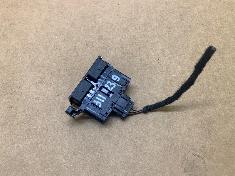 Блок кнопок консоли VOLKSWAGEN JETTA USA 18- 2020 DJXA 1.4 17A 927 137 C Б/У