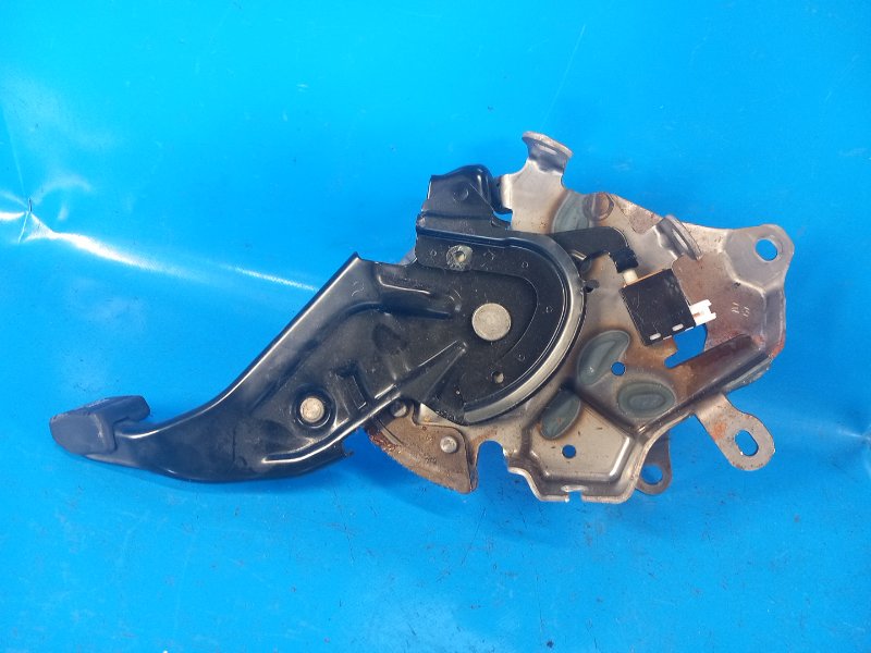 Педаль стояночного тормоза PRIUS PLUS 11-14 2013 ZVW41L 1.8 2ZRFXE