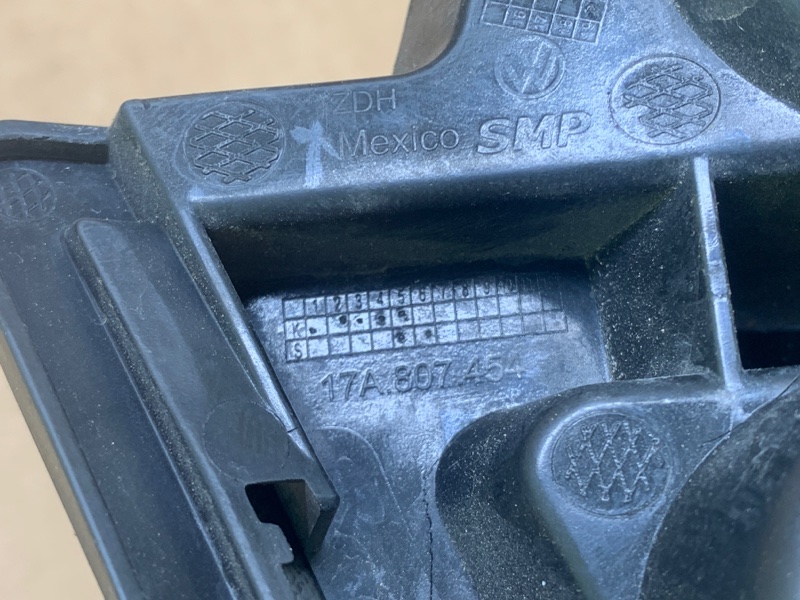 Кронштейн заднего бампера задний правый JETTA USA 18- 2020 DJXA 1.4