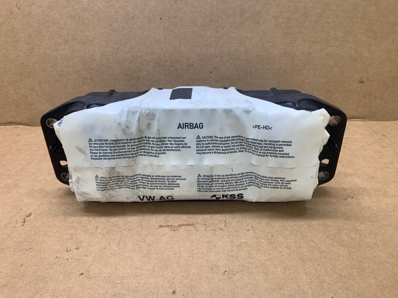 Подушка безопасности пассажира VOLKSWAGEN JETTA USA 18- 2020 DJXA 1.4 17A 880 204 G Б/У