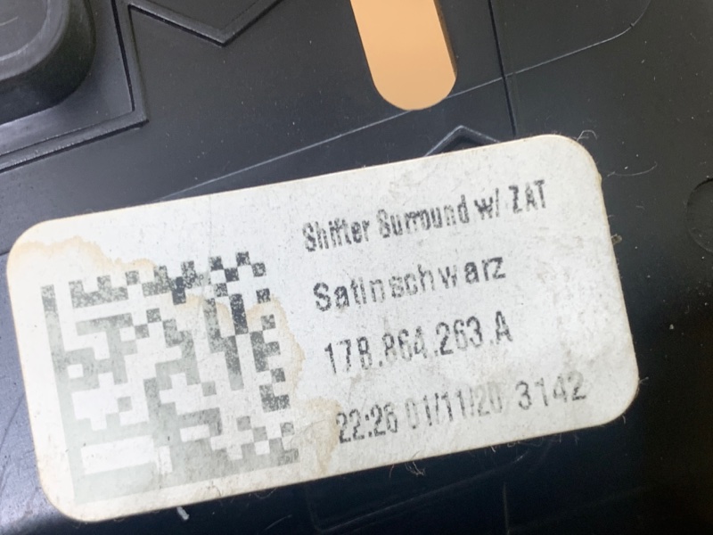 Консоль центральная JETTA USA 18- 2020 DJXA 1.4