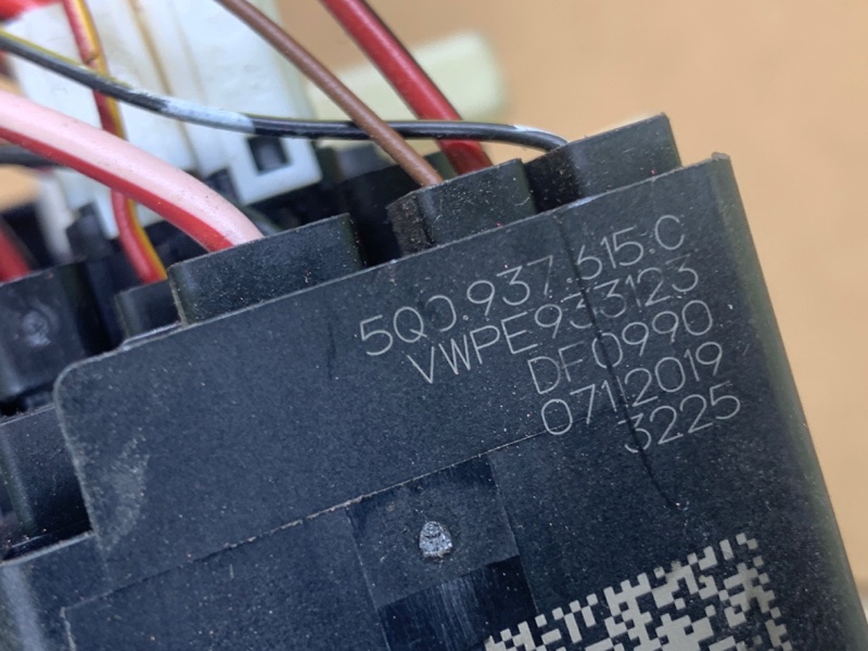 Блок предохранителей салон VOLKSWAGEN JETTA USA 18- DJXA 1.4