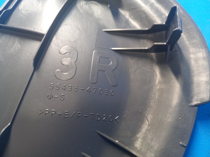 Накладка торпедо правая TOYOTA PRIUS PLUS 11-14 ZVW41L 1.8 2ZRFXE