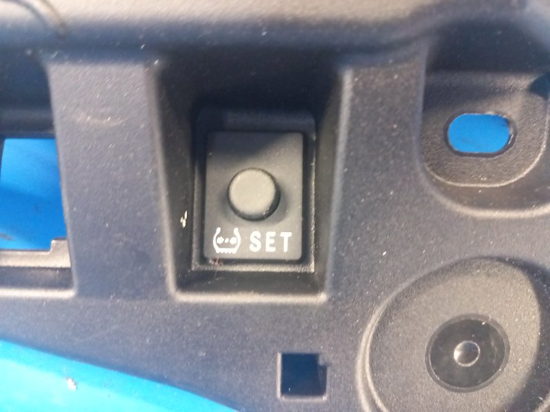 Накладка торпедо PRIUS PLUS 11-14 2013 ZVW41L 1.8 2ZRFXE