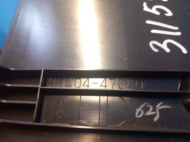 Накладка в салоне PRIUS PLUS 11-14 2013 ZVW41L 1.8 2ZRFXE