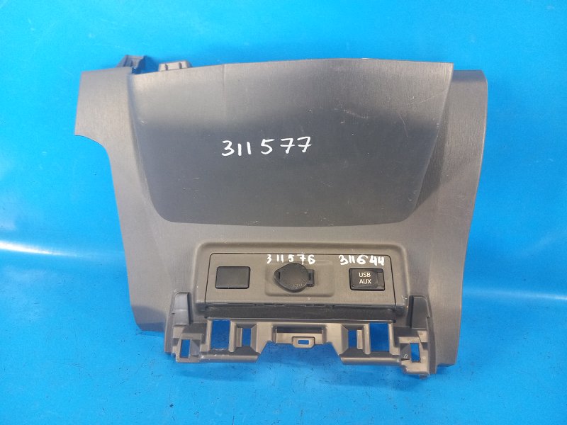 Накладка в салоне передняя TOYOTA PRIUS PLUS 11-14 2013 ZVW41L 1.8 2ZRFXE 5543247080 Б/У