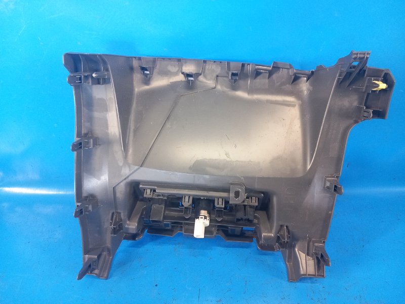 Накладка в салоне передняя PRIUS PLUS 11-14 2013 ZVW41L 1.8 2ZRFXE