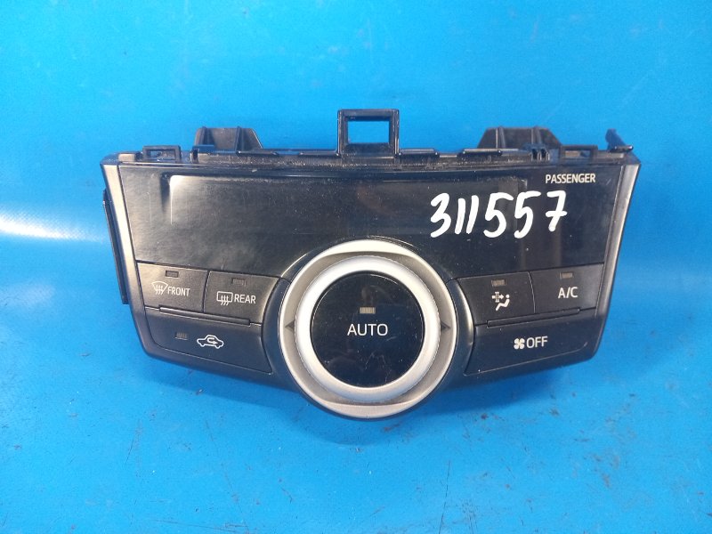 Блок управления печкой TOYOTA PRIUS PLUS 11-14 2013 ZVW41L 1.8 2ZRFXE 5590047050 Б/У