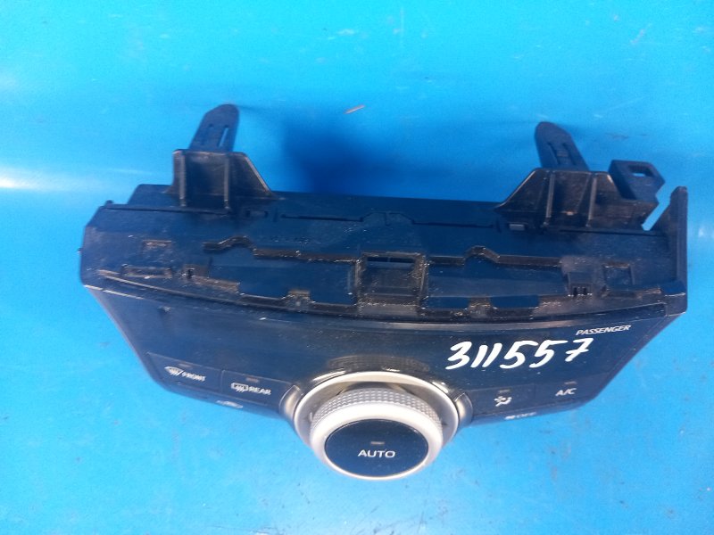 Блок управления печкой PRIUS PLUS 11-14 2013 ZVW41L 1.8 2ZRFXE