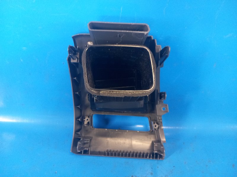 Дефлектор воздушный правый PRIUS PLUS 11-14 2013 ZVW41L 1.8 2ZRFXE