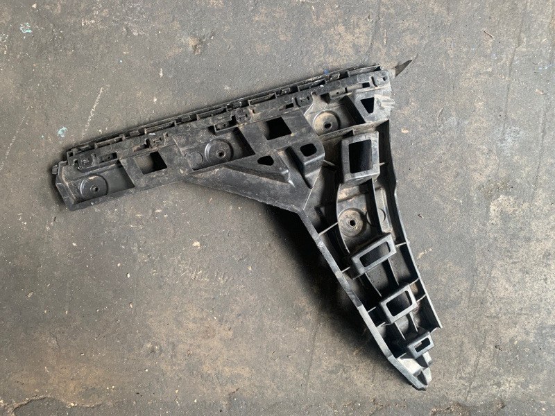 Кронштейн заднего бампера задний правый VOLKSWAGEN JETTA USA 18- 2020 DJXA 1.4 17A 807 376 Б/У