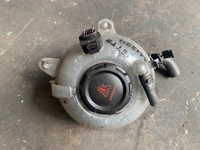 Бачок расширительный VOLKSWAGEN JETTA USA 18- 2020 DJXA 1.4 5QM 121 407 E Б/У