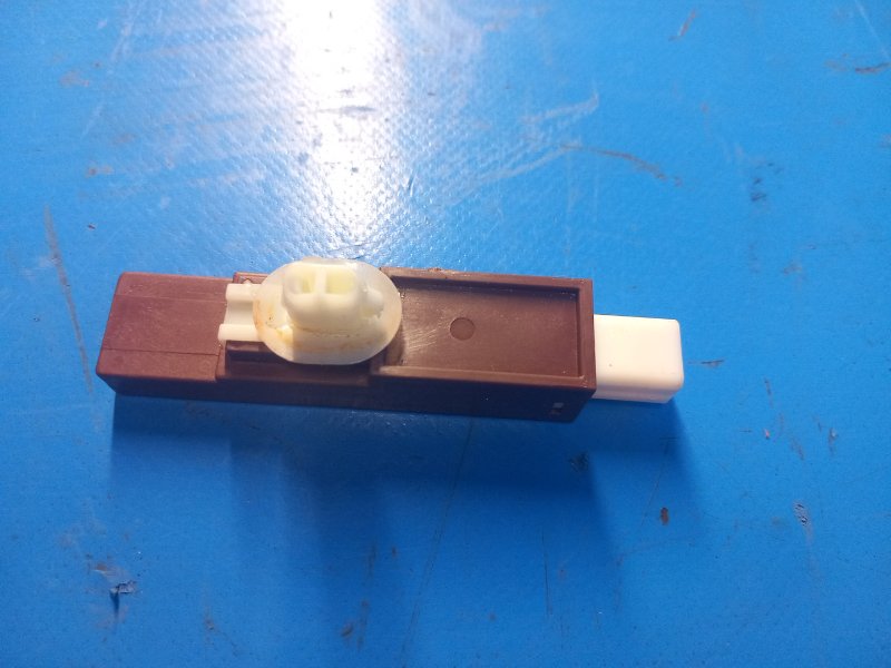 Антенна TOYOTA PRIUS PLUS 11-14 2013 ZVW41L 1.8 2ZRFXE 899A047010 Б/У