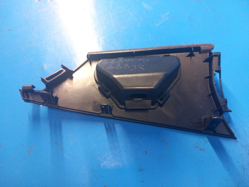 Накладка торпедо правая PRIUS PLUS 11-14 2013 ZVW41L 1.8 2ZRFXE