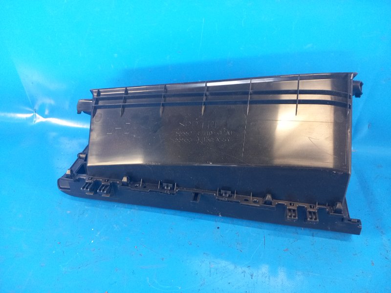 Бардачок TOYOTA PRIUS 16- 1.8 2ZRFXE