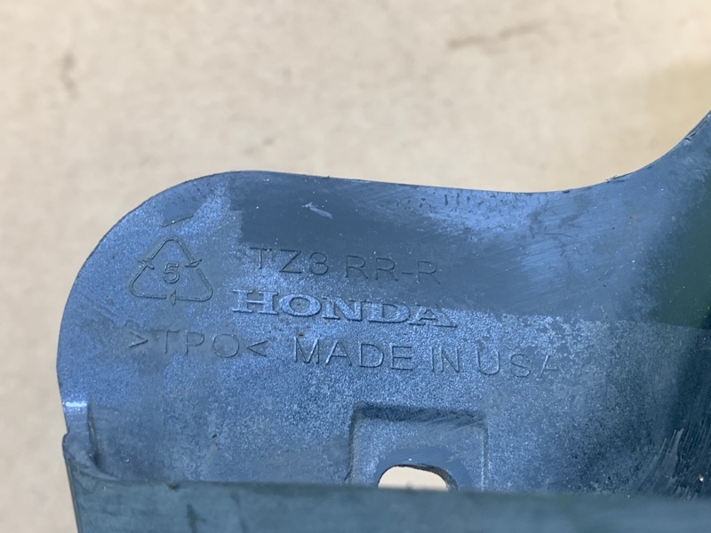 Брызговик задний правый ACURA TLX 14-17 2.4 K24W7