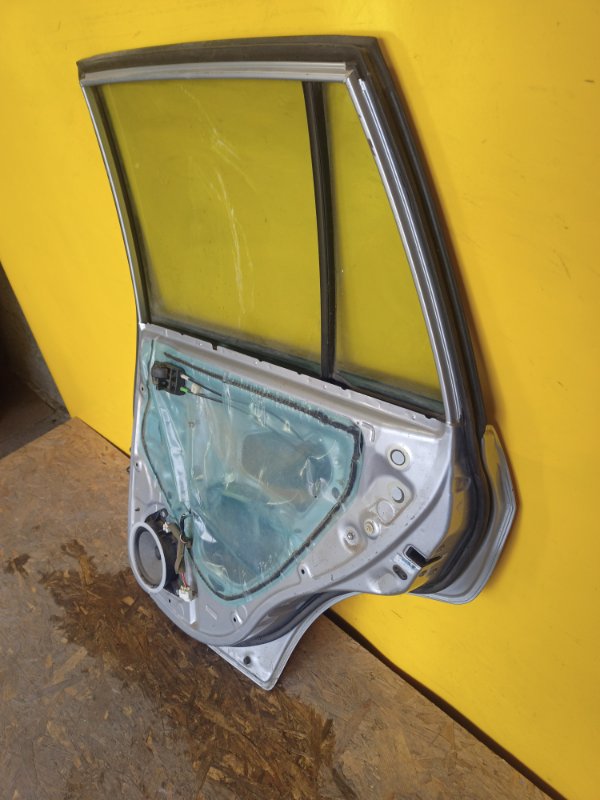 Дверь RAV4 00-05