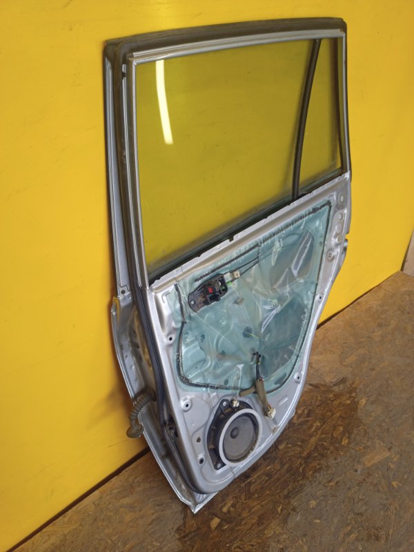 Дверь RAV4 00-05