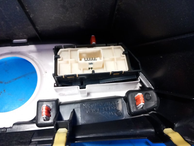 Кнопка PRIUS 16- 2016 1.8 2ZRFXE