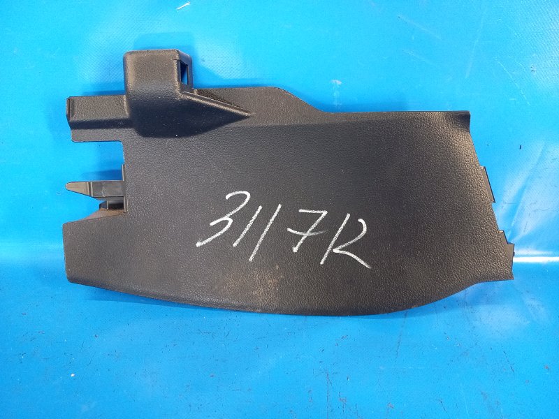 Накладка в салоне TOYOTA PRIUS 16- 2016 1.8 2ZRFXE 5881647050 Б/У