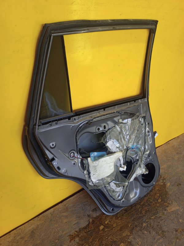 Дверь задняя левая RAV4 05-12 Дверь задняя левая RAV4 05-12