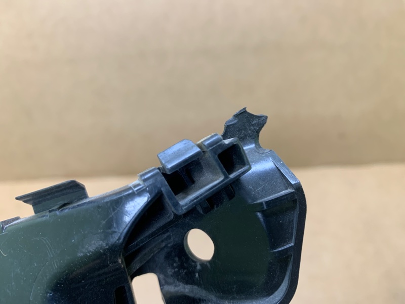 Кронштейн заднего бампера задний правый MAZDA MX-5 15- ND 2.0 PE-VPS