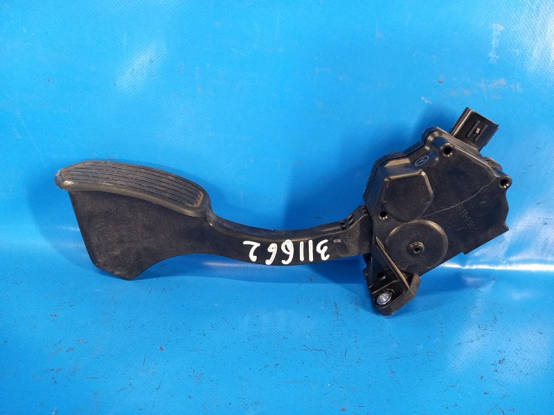 Запчасть педаль газа TOYOTA PRIUS 16- 2016 1.8 2ZRFXE 7811047050 Б/У Педаль газа TOYOTA PRIUS 16- 2016 1.8 2ZRFXE 7811047050 Б/У